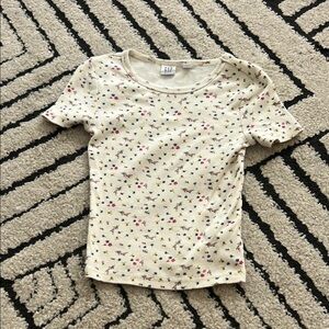 GAP Cream and Red Short Sleeve Tee with Subtle Pattern